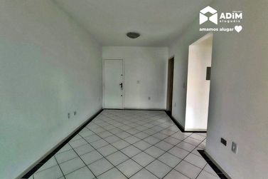 Apartamento para alugar - 72m&sup2; - Centro