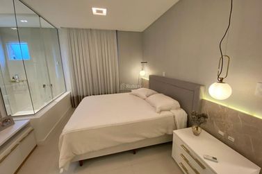 Apartamento &agrave; venda - 141m&sup2; - Meia Praia