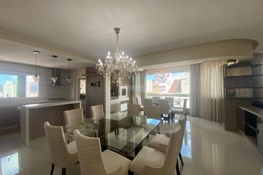 Apartamento &agrave; venda - 190m&sup2; - Meia Praia