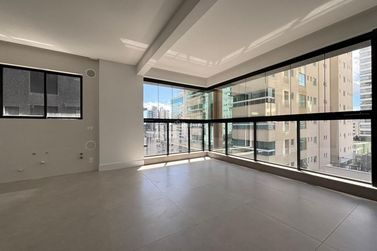 Apartamento &agrave; venda - 177m&sup2; - Meia Praia