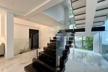 Casa &agrave; venda - 1200m&sup2; - Praia Brava