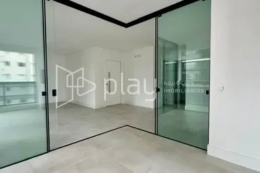 Apartamento &agrave; venda - 132m&sup2; - Meia Praia