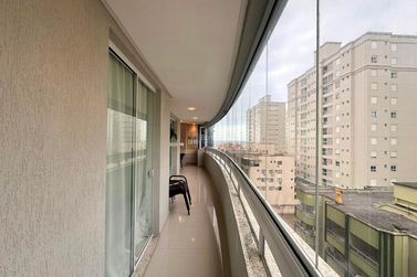Apartamento &agrave; venda - 116m&sup2; - Meia Praia
