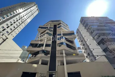 Apartamento &agrave; venda - 115m&sup2; - Meia Praia