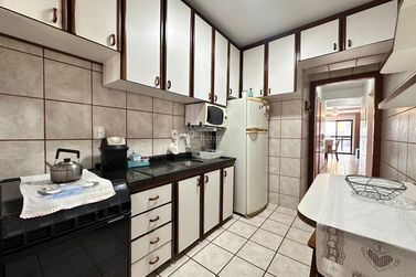Apartamento &agrave; venda - 120m&sup2; - Meia Praia