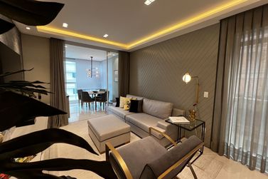 Apartamento &agrave; venda - 148m&sup2; - Meia Praia