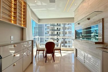 Apartamento &agrave; venda - 135m&sup2; - Meia Praia