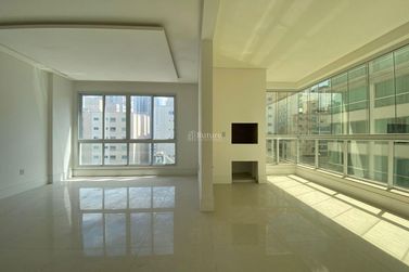 Apartamento &agrave; venda - 140m&sup2; - Meia Praia