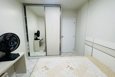 Apartamento &agrave; venda - 130m&sup2; - Meia Praia