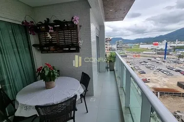 Apartamento &agrave; venda - 120m&sup2; - Meia Praia