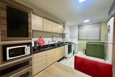 Apartamento &agrave; venda - 107m&sup2; - Meia Praia