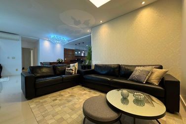 Apartamento &agrave; venda - 180m&sup2; - Meia Praia