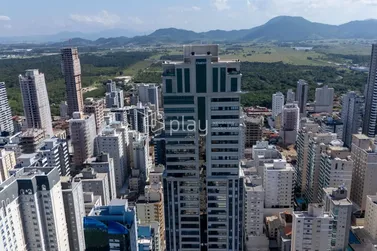 Apartamento &agrave; venda - 180m&sup2; - Meia Praia