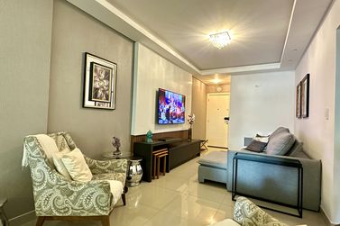 Apartamento &agrave; venda - 122m&sup2; - Meia Praia