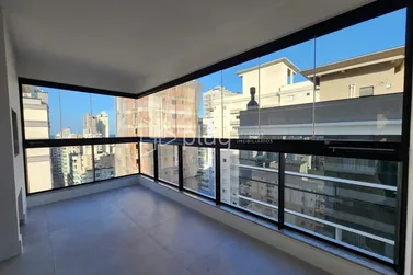 Apartamento &agrave; venda - 132m&sup2; - Meia Praia