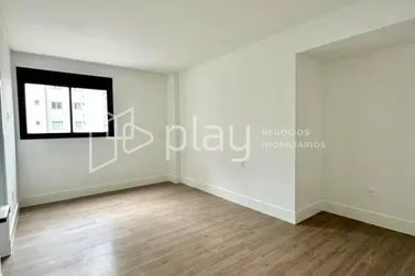 Apartamento &agrave; venda - 132m&sup2; - Meia Praia