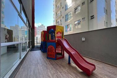 Apartamento &agrave; venda - 137m&sup2; - Meia Praia