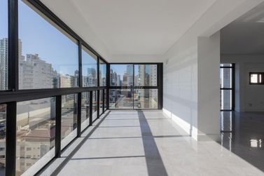 Apartamento &agrave; venda - 198m&sup2; - Meia Praia