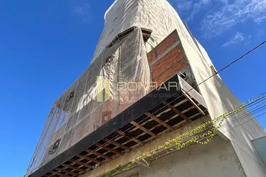 Apartamento &agrave; venda - 120m&sup2; - Meia praia