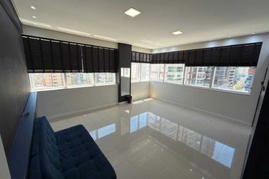Sala Comercial &agrave; venda - 60m&sup2; - Meia Praia