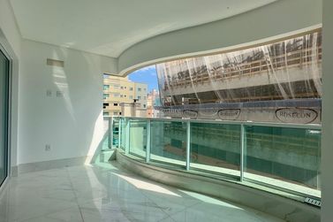 Apartamento &agrave; venda - 157m&sup2; - Meia Praia