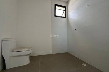 Apartamento &agrave; venda - 137m&sup2; - Meia Praia