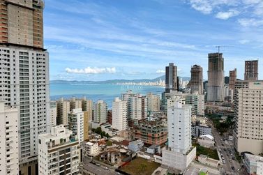 Apartamento &agrave; venda - 120m&sup2; - Centro