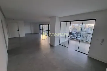 Apartamento &agrave; venda - 207m&sup2; - Meia Praia