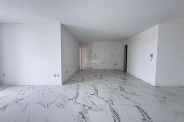 Apartamento &agrave; venda - 170m&sup2; - Centro