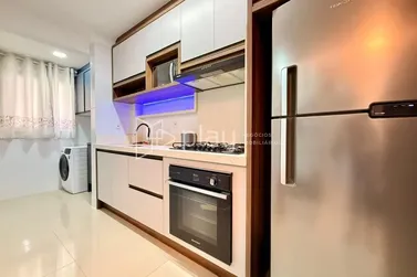 Apartamento &agrave; venda - 70m&sup2; - Meia Praia