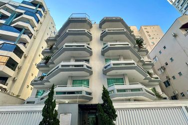 Apartamento &agrave; venda - 147m&sup2; - Meia Praia