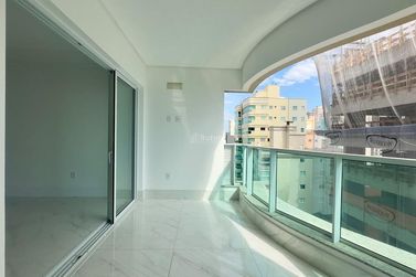 Apartamento &agrave; venda - 157m&sup2; - Meia Praia