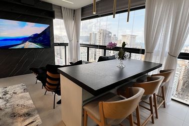 Apartamento &agrave; venda - 137m&sup2; - Meia Praia