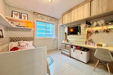 Apartamento &agrave; venda - 121m&sup2; - Meia Praia