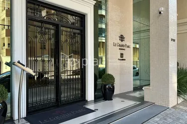 Apartamento &agrave; venda - 208m&sup2; - Centro