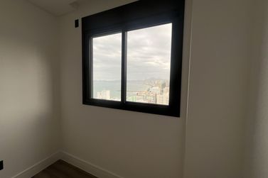 Apartamento &agrave; venda - 130m&sup2; - Meia Praia