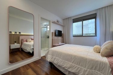 Apartamento &agrave; venda - 198m&sup2; - Meia Praia