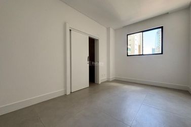 Apartamento &agrave; venda - 177m&sup2; - Meia Praia