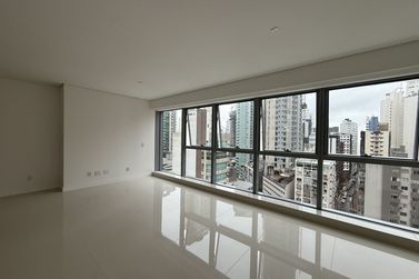 Apartamento &agrave; venda - 165m&sup2; - Centro