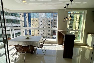 Apartamento &agrave; venda - 128m&sup2; - Meia Praia