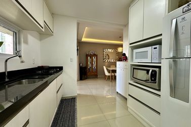 Apartamento &agrave; venda - 122m&sup2; - Meia Praia