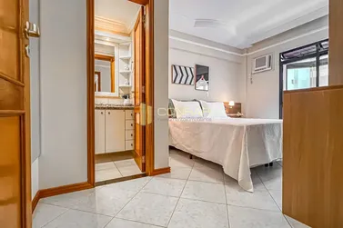 Apartamento &agrave; venda - 110m&sup2; - Meia Praia