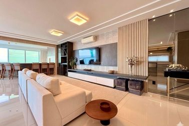 Apartamento &agrave; venda - 200m&sup2; - Meia Praia