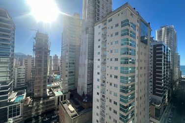 Apartamento &agrave; venda - 107m&sup2; - Meia Praia