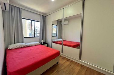 Apartamento &agrave; venda - 140m&sup2; - Meia Praia