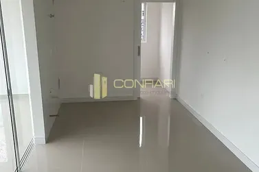 Apartamento &agrave; venda - 145m&sup2; - Meia Praia