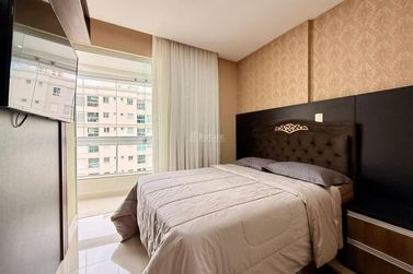 Apartamento &agrave; venda - 120m&sup2; - Meia Praia