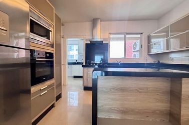 Apartamento &agrave; venda - 185m&sup2; - Barra Sul
