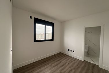 Apartamento &agrave; venda - 130m&sup2; - Meia Praia