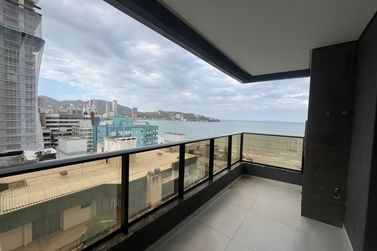 Apartamento &agrave; venda - 130m&sup2; - Meia Praia